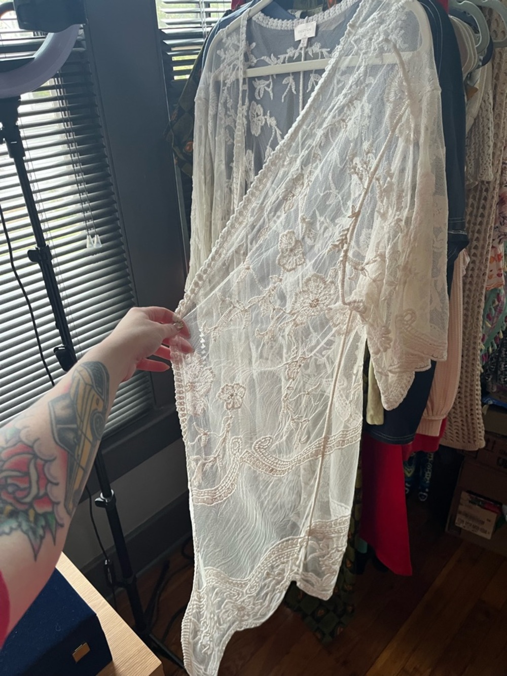Dizzy Gal Cream Lace Sheer Embroidered Kimono - Picture 5 of 8